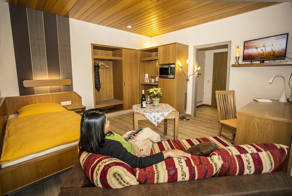 Apartamento Boardinghouse Remchingen Baan Arun Exterior foto