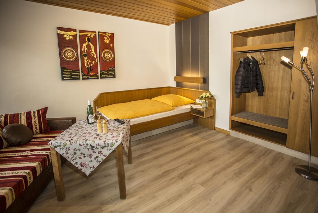 Apartamento Boardinghouse Remchingen Baan Arun Exterior foto