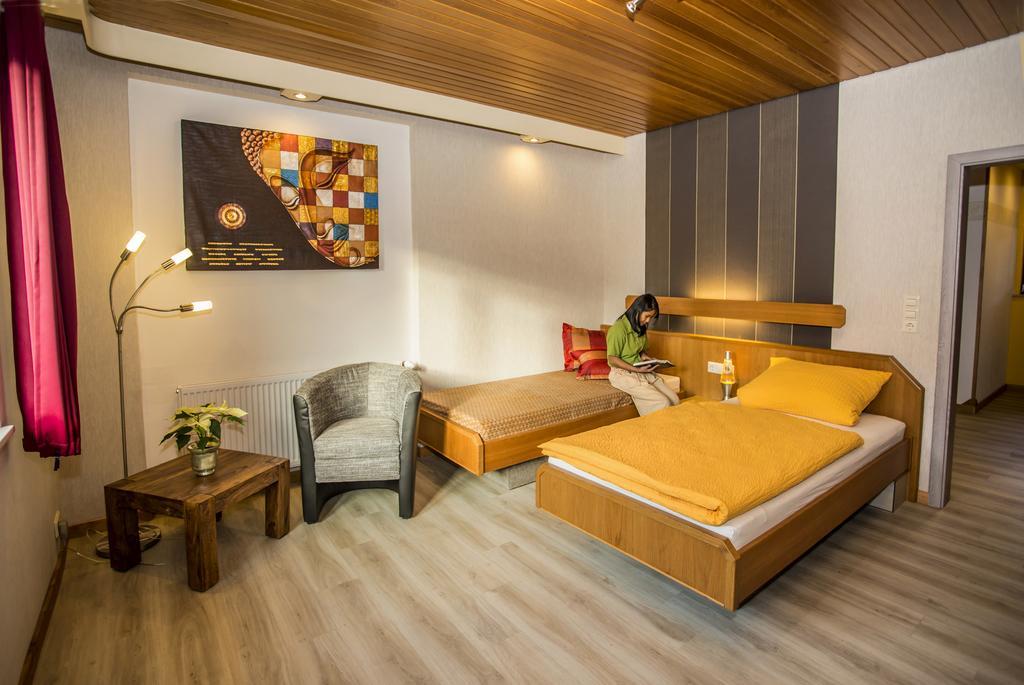 Apartamento Boardinghouse Remchingen Baan Arun Exterior foto