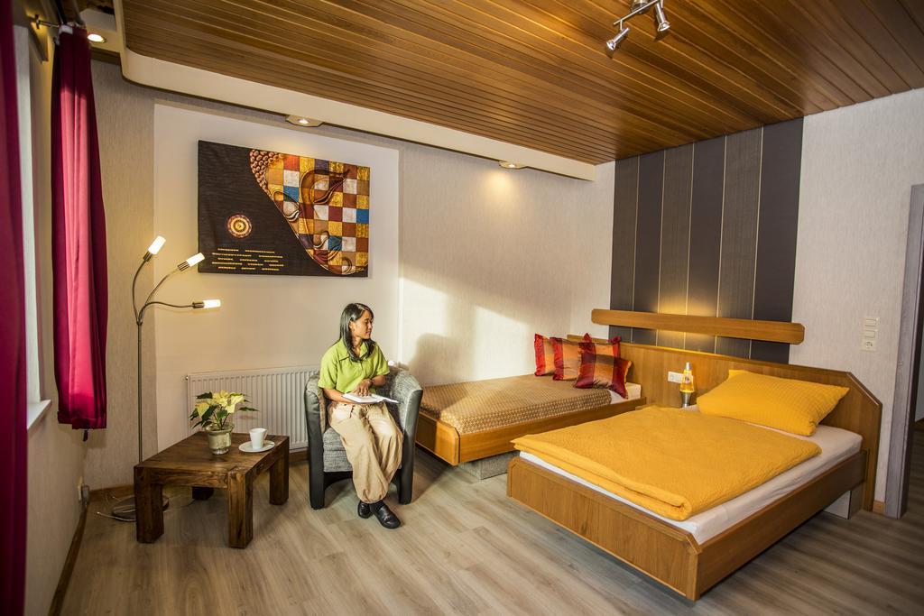 Apartamento Boardinghouse Remchingen Baan Arun Exterior foto