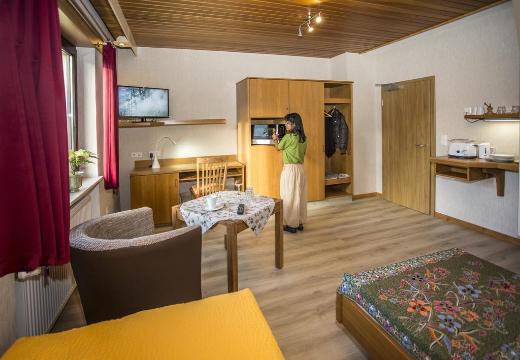Apartamento Boardinghouse Remchingen Baan Arun Exterior foto