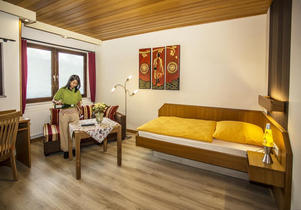 Apartamento Boardinghouse Remchingen Baan Arun Exterior foto