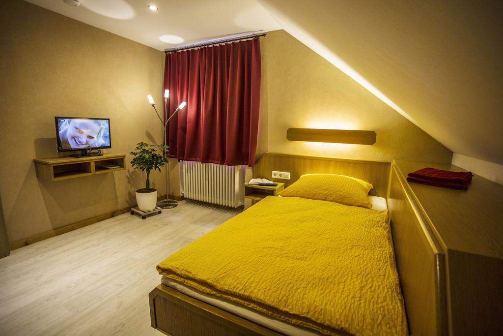 Apartamento Boardinghouse Remchingen Baan Arun Exterior foto