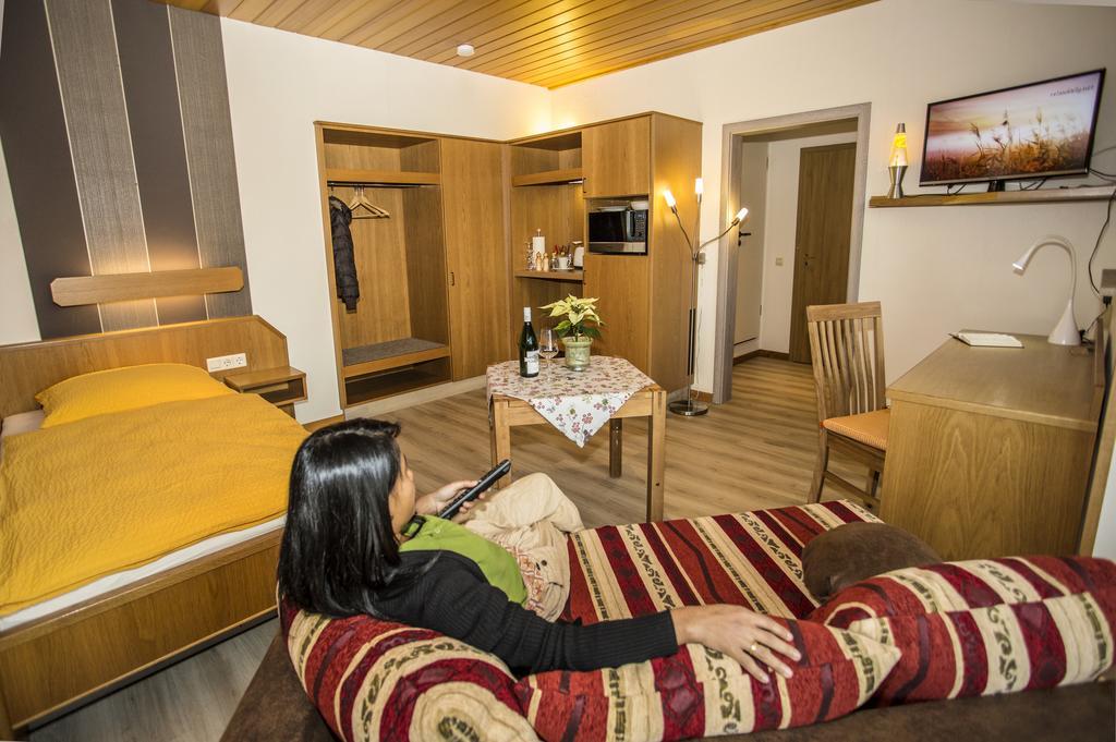 Apartamento Boardinghouse Remchingen Baan Arun Exterior foto