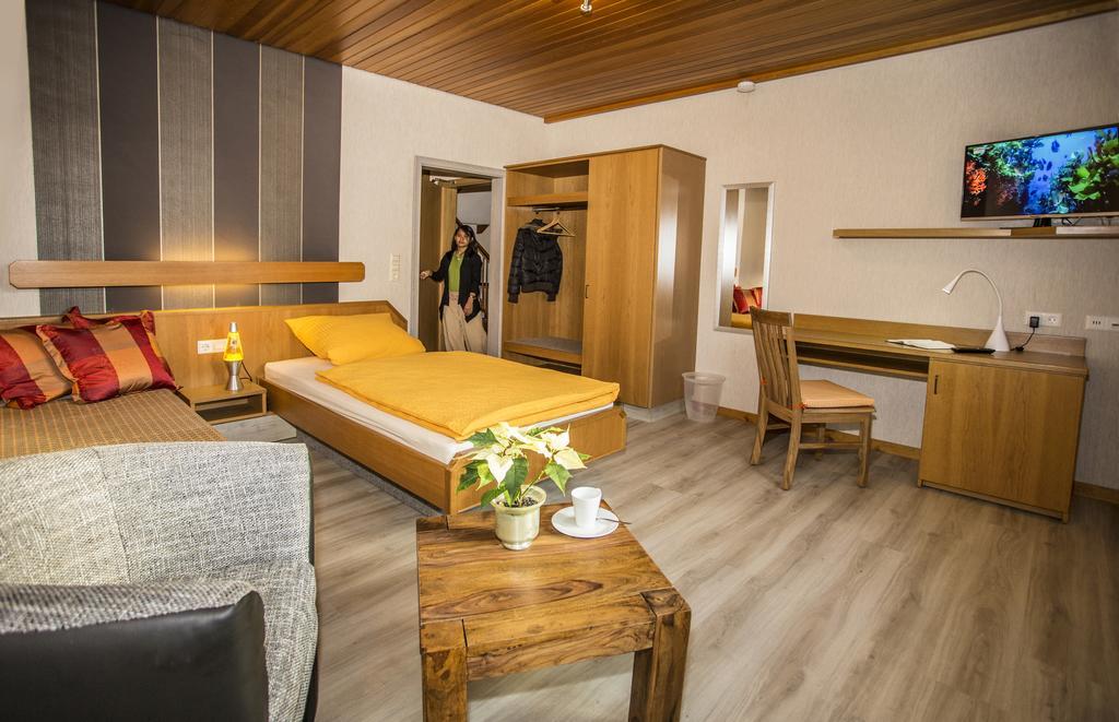 Apartamento Boardinghouse Remchingen Baan Arun Exterior foto
