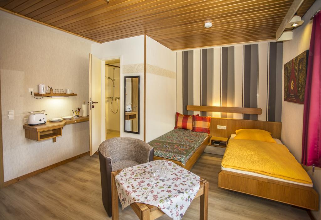 Apartamento Boardinghouse Remchingen Baan Arun Exterior foto