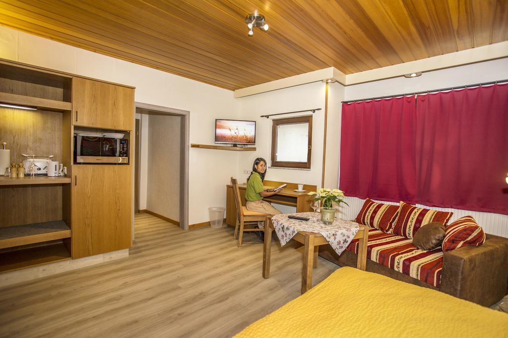 Apartamento Boardinghouse Remchingen Baan Arun Exterior foto
