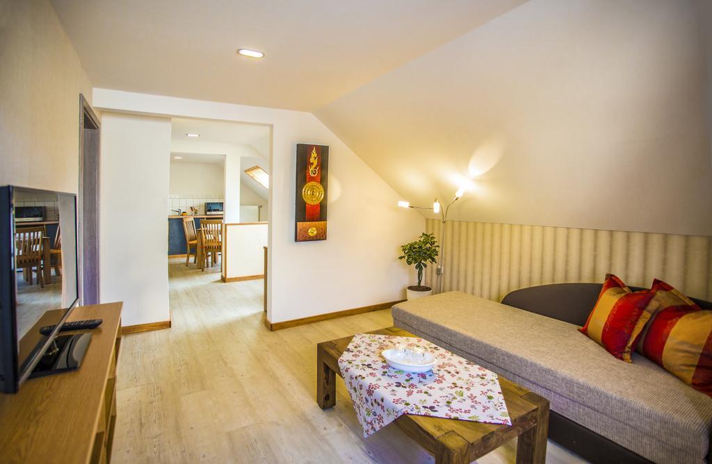 Apartamento Boardinghouse Remchingen Baan Arun Exterior foto