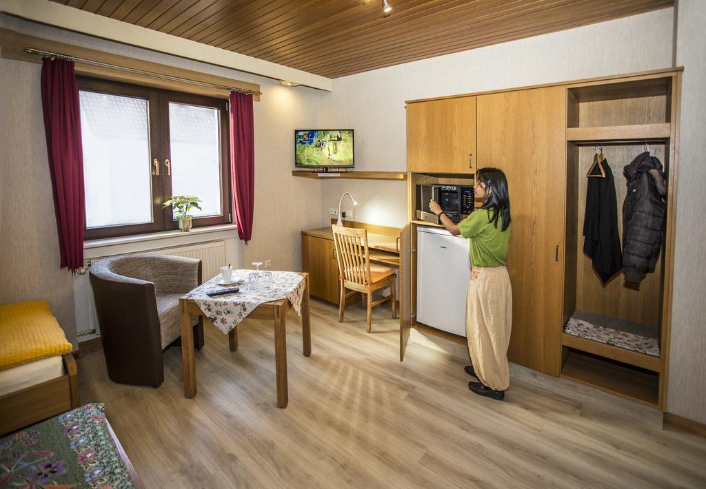 Apartamento Boardinghouse Remchingen Baan Arun Exterior foto