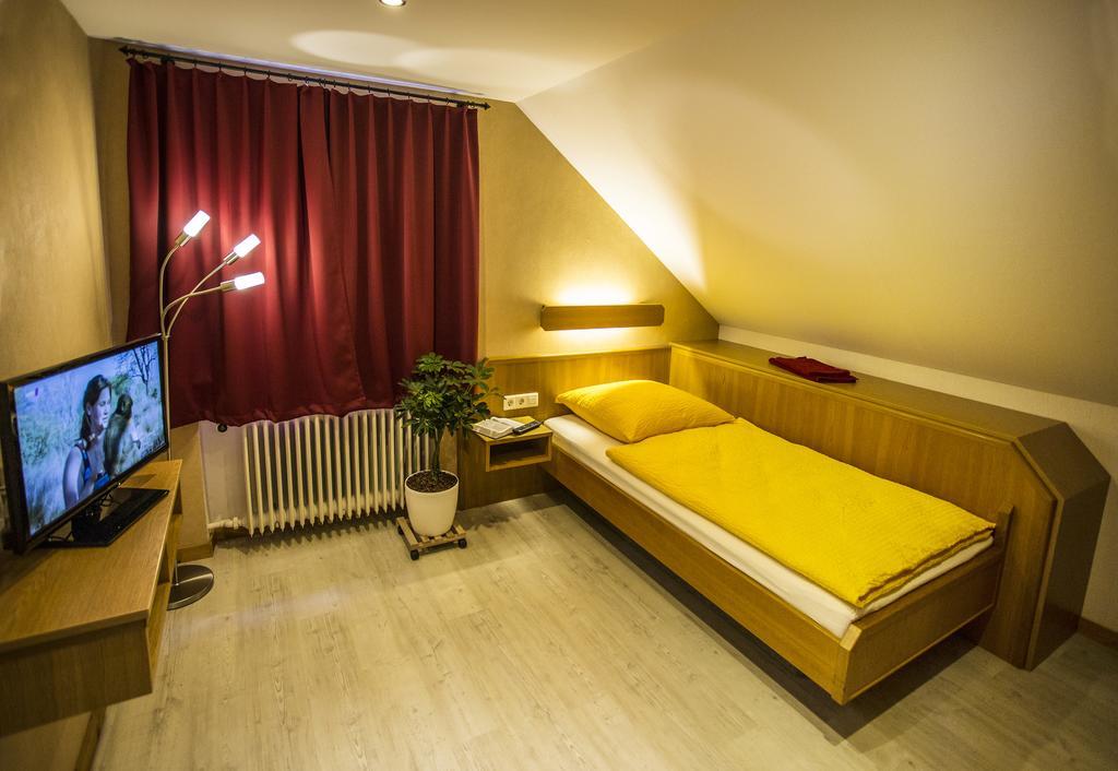 Apartamento Boardinghouse Remchingen Baan Arun Exterior foto
