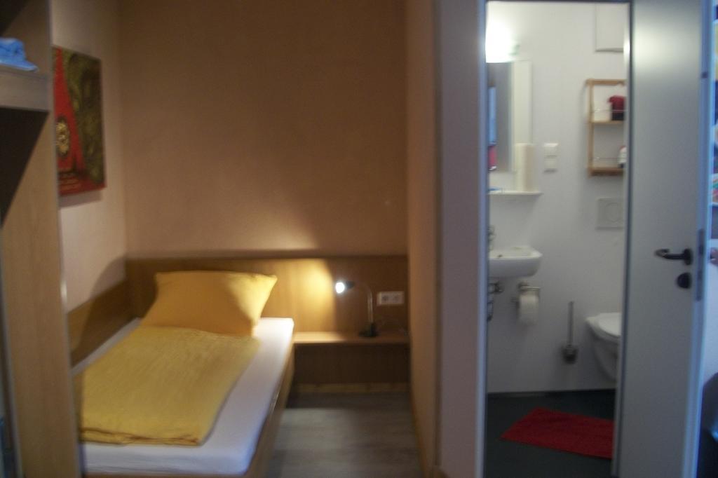 Apartamento Boardinghouse Remchingen Baan Arun Exterior foto